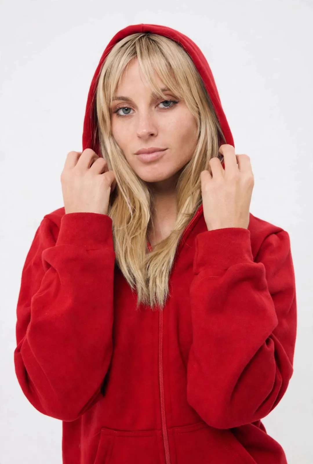 Campera de frisa con capucha rojo